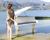 【休閒】佇立在湖中的鋼琴。勻淨湖之美